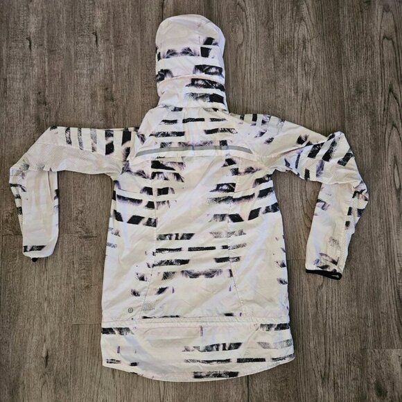 Lululemon Windbreaker Hooded Jacket Abstract White Black Print – Women’s - Picture 7 of 7